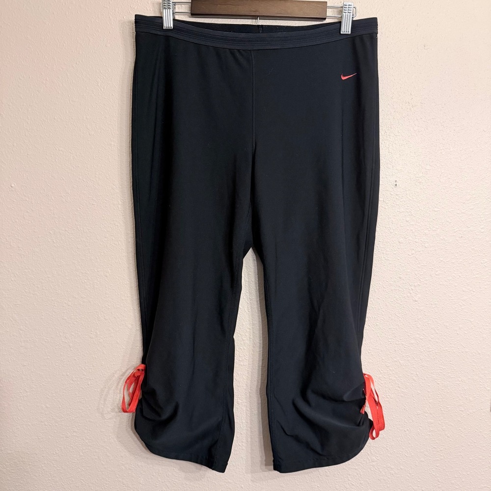 Nike Dri-FIT Womens XL Black Cropped Leggings Red Ribbon Ruched Hem 126345
